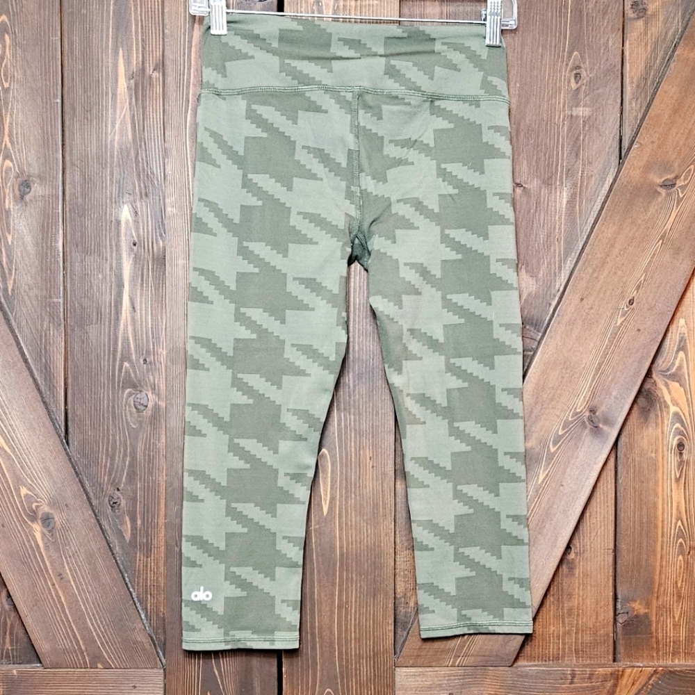 ALO Yoga Houndstoot Print Airbrush Leggings In Jungle Green Womens Small Cropped